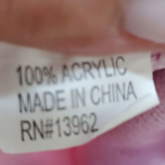 Sweet little knit hat for a little girl. One size .Pink - Picture 4 of 4